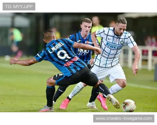 国际米兰对阵亚特兰大，强强对话考验防线稳定性