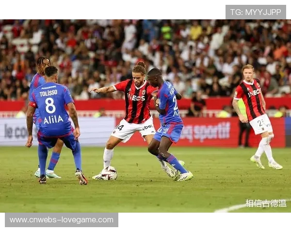 尼斯传控体系对阵布雷斯特防守反击，边路突破成关键